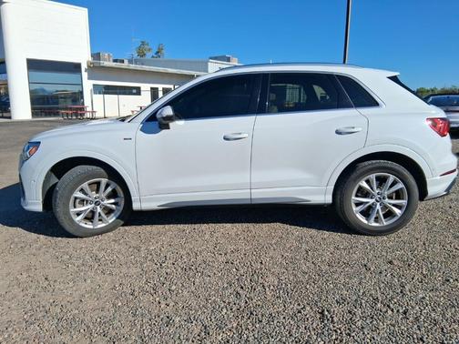Glacier White Metallic 2021 Audi Q3 45 S line Premium