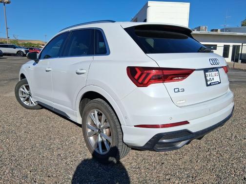 Glacier White Metallic 2021 Audi Q3 45 S line Premium