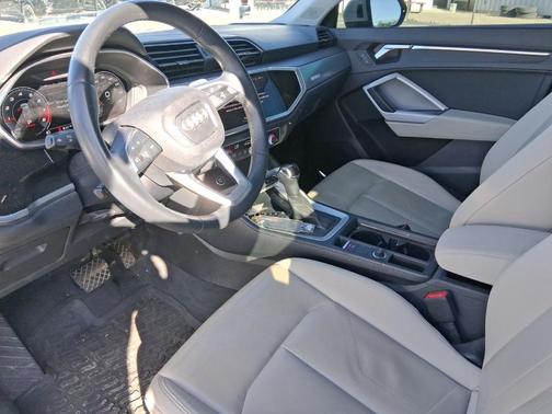 Glacier White Metallic 2021 Audi Q3 45 S line Premium