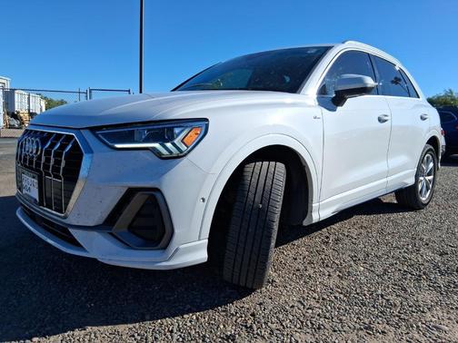 Glacier White Metallic 2021 Audi Q3 45 S line Premium