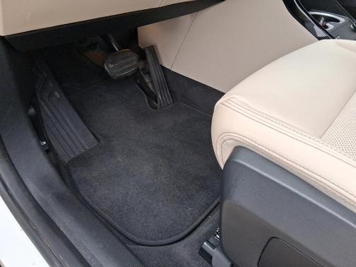 Mineral White Metallic 2023 BMW X1 xDrive28i