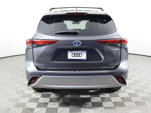2021 Toyota Highlander Hybrid Platinum