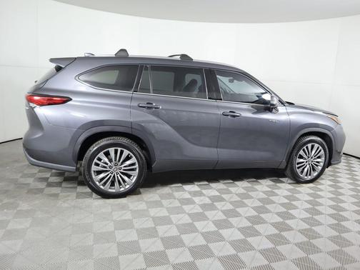 2021 Toyota Highlander Hybrid Platinum