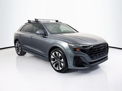 Daytona Gray Pearl Effect 2026 Audi Q8 55 Premium Plus