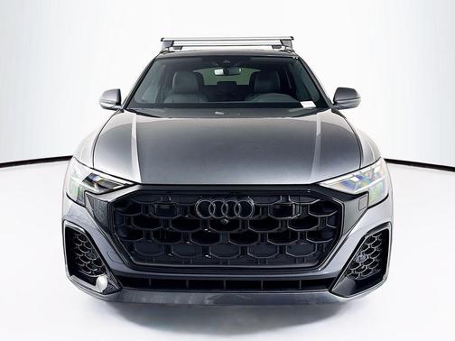 Daytona Gray Pearl Effect 2026 Audi Q8 55 Premium Plus