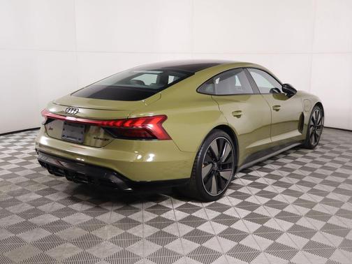 2022 Audi RS e-tron GT quattro