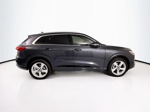 Tambora Gray Metallic 2026 Audi Q5 Premium Plus TFSI quattro S tronic
