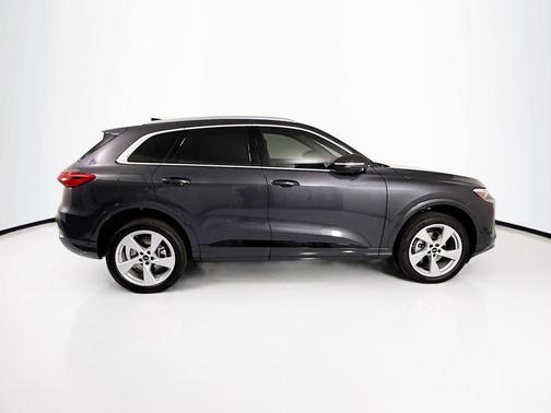 Tambora Gray Metallic 2026 Audi Q5 Premium Plus TFSI quattro S tronic