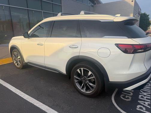 Majestic White 2025 INFINITI QX60 Luxe
