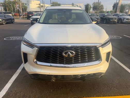 Majestic White 2025 INFINITI QX60 Luxe