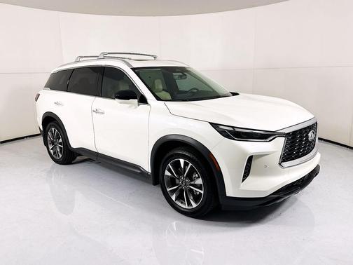 Majestic White 2025 INFINITI QX60 Luxe