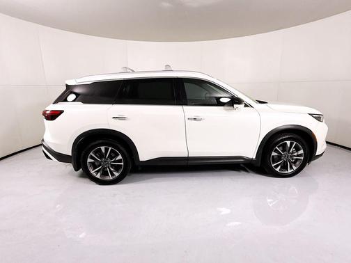 Majestic White 2025 INFINITI QX60 Luxe