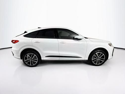 Glacier White Metallic 2026 Audi Q5 Sportback Premium Plus