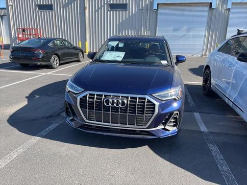 2025 Audi Q3 Premium 45 TFSI S line quattro Tiptronic