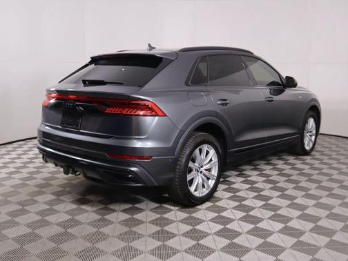 Photo 5 of 56 of 2020 Audi Q8 55 Premium