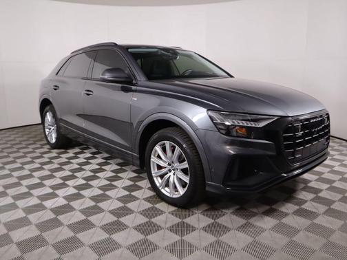 Photo 3 of 56 of 2020 Audi Q8 55 Premium