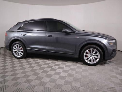 Photo 4 of 56 of 2020 Audi Q8 55 Premium