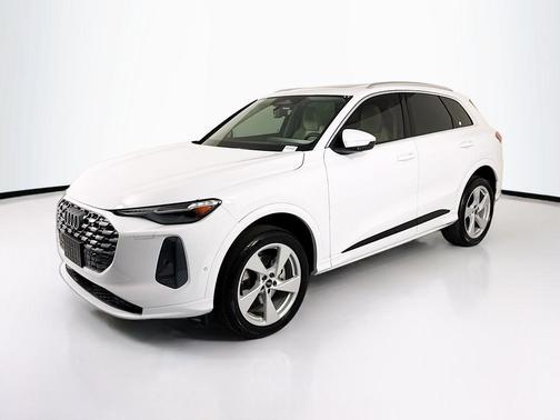 Glacier White Metallic 2026 Audi Q5 Premium Plus TFSI quattro S tronic