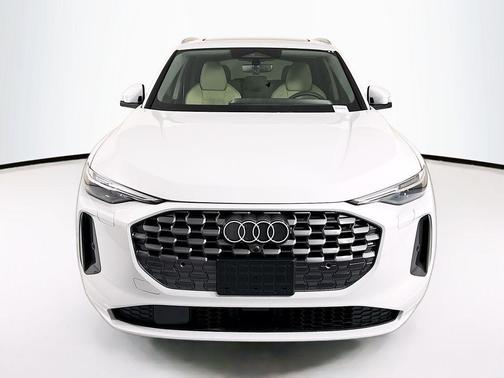 Glacier White Metallic 2026 Audi Q5 Premium Plus TFSI quattro S tronic