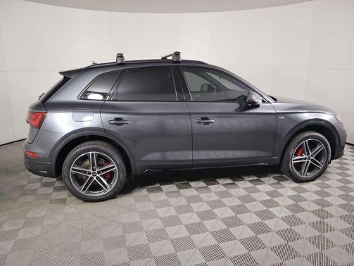 Daytona Gray Pearl Effect 2025 Audi Q5 55 S line Premium Plus
