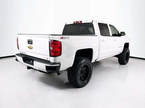 Summit White 2017 Chevrolet Silverado 1500 2LT