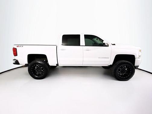 Summit White 2017 Chevrolet Silverado 1500 2LT