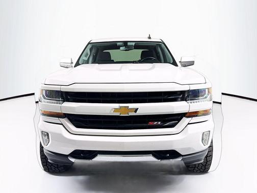 Summit White 2017 Chevrolet Silverado 1500 2LT