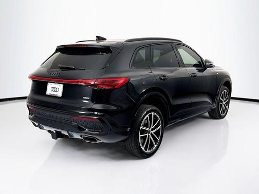 Mythos Black Metallic 2026 Audi Q5 Premium Plus TFSI quattro S tronic