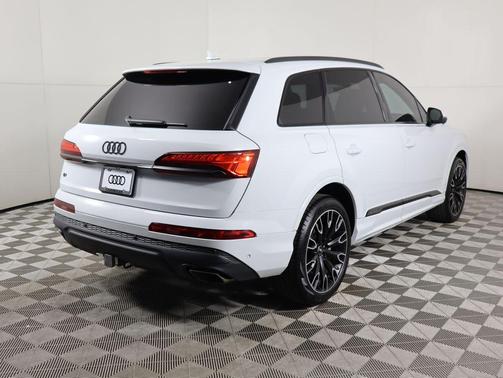 2025 Audi Q7 45 Premium Plus