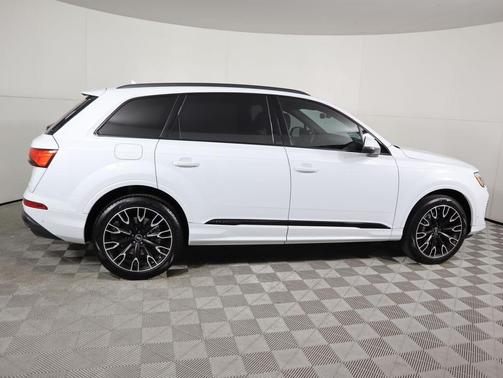 2025 Audi Q7 45 Premium Plus