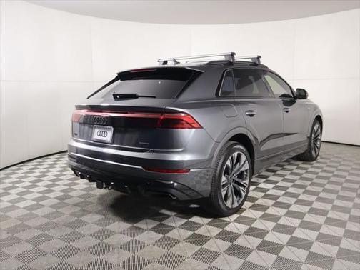 Daytona Gray Pearl Effect 2026 Audi Q8 55 Premium Plus