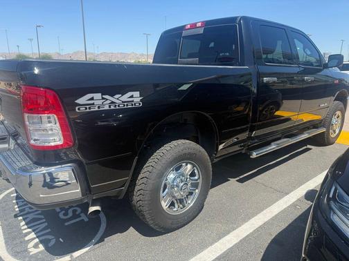 Diamond Black Crystal Pearlcoat 2020 RAM 2500 Tradesman Crew Cab 4x4 6'4' Box