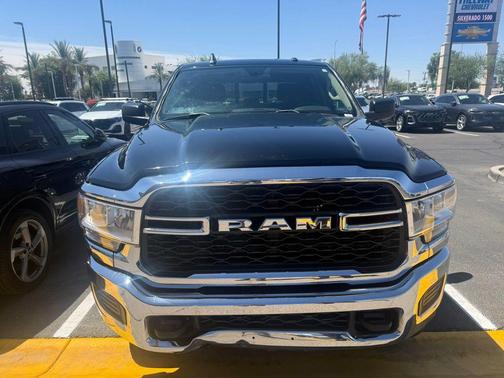 Diamond Black Crystal Pearlcoat 2020 RAM 2500 Tradesman Crew Cab 4x4 6'4' Box