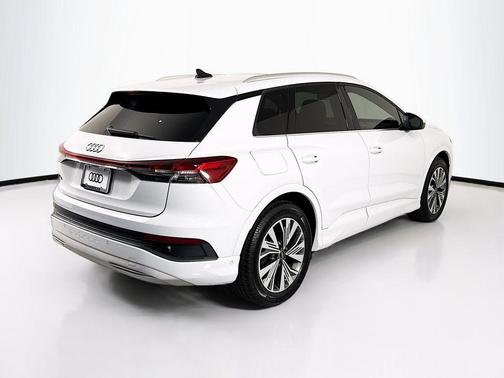 Glacier White Metallic 2023 Audi Q4 e-tron Premium Plus 40 RWD