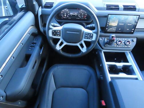 2025 Land Rover Defender 110 P400 X-Dynamic SE