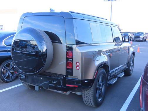 2025 Land Rover Defender 110 P400 X-Dynamic SE