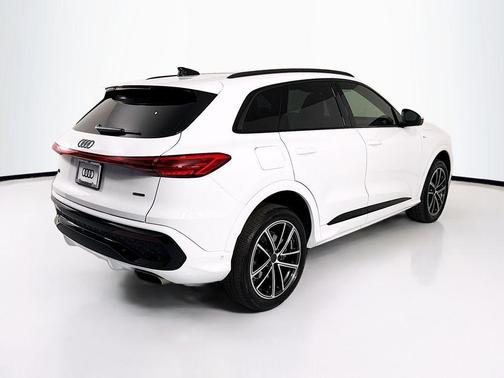 Arkona White 2026 Audi Q5 Premium Plus TFSI quattro S tronic