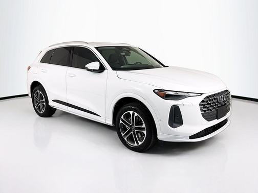 Glacier White Metallic 2026 Audi Q5 Premium TFSI quattro S tronic