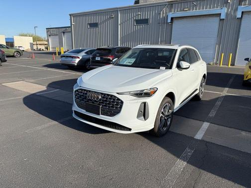 Glacier White Metallic 2026 Audi Q5 Premium TFSI quattro S tronic
