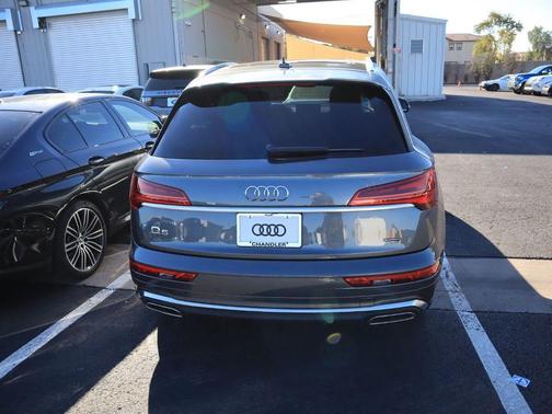 Photo 4 of 24 of 2022 Audi Q5 45 S line quattro Premium