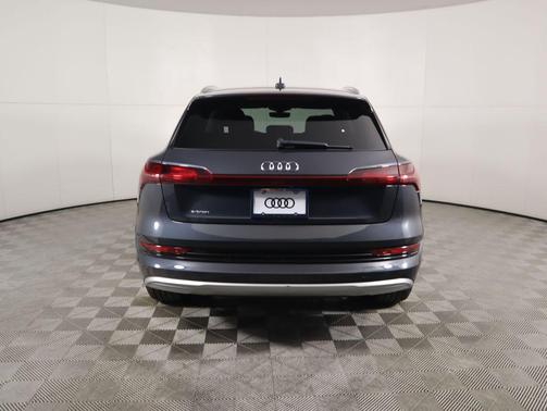 2019 Audi e-tron Premium Plus