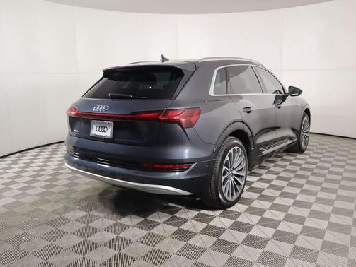 2019 Audi e-tron Premium Plus