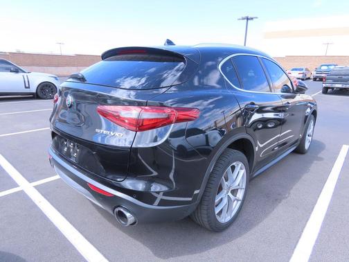 Vulcano Black Metallic 2018 Alfa Romeo Stelvio Base