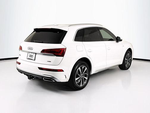 Ibis White 2023 Audi Q5 45 S line Premium Plus