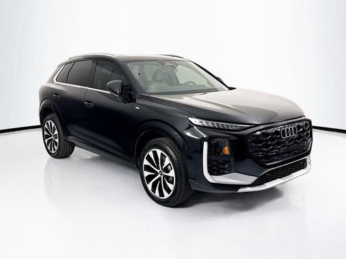 Mythos Black Metallic 2026 Audi Q3 TFSI quattro S tronic