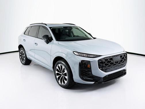 Arrow Gray Pearl Effect 2026 Audi Q3 TFSI quattro S tronic