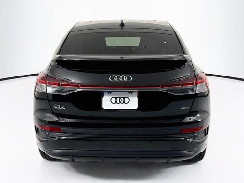 Mythos Black Metallic 2024 Audi Q4 e-tron Prestige