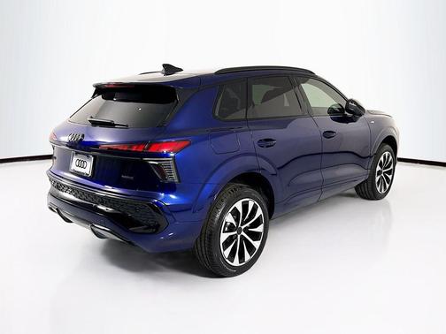 Navarra Blue Metallic 2026 Audi Q3 TFSI quattro S tronic
