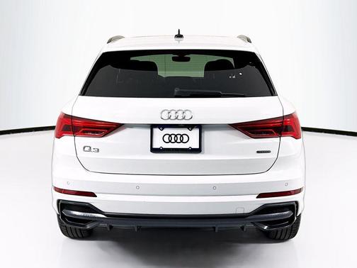 Glacier White Metallic 2021 Audi Q3 45 S line Premium