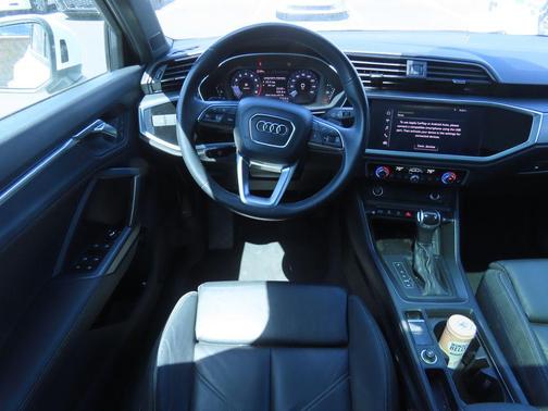 Glacier White Metallic 2021 Audi Q3 45 S line Premium